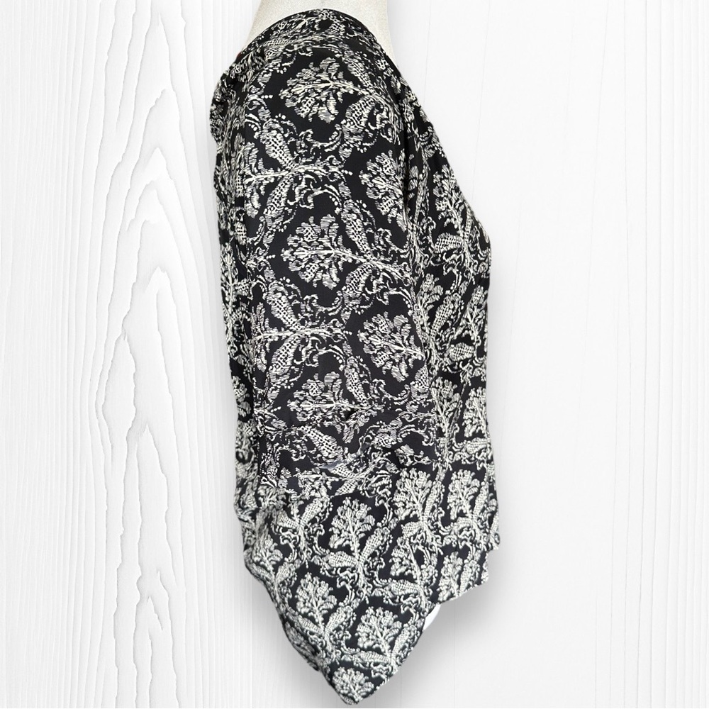 Dina Be for Francesca’s Collections Damask Sateen Cuff Shirttail Size Small (S) - Picture 2 of 9